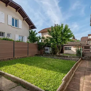  Hébergement de vacances Maison De Meublée Idéalement Située Avec 3 Chambres Parking&jardin France