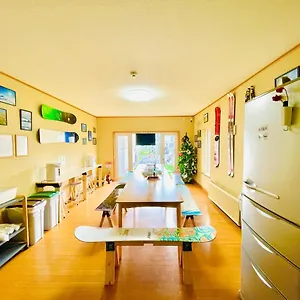 Yellow House Niseko ホームステイ 倶知安町
